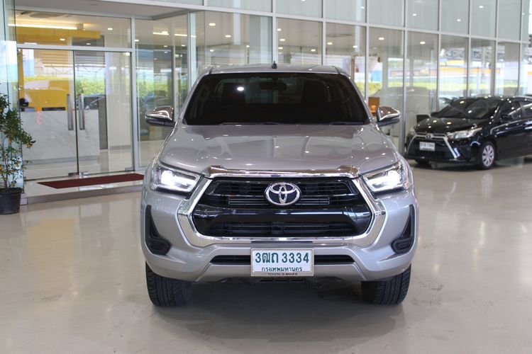 รถ Toyota Hilux Revo Smart Cab 2.4 Entry Prerunner สี บรอนซ์เงิน