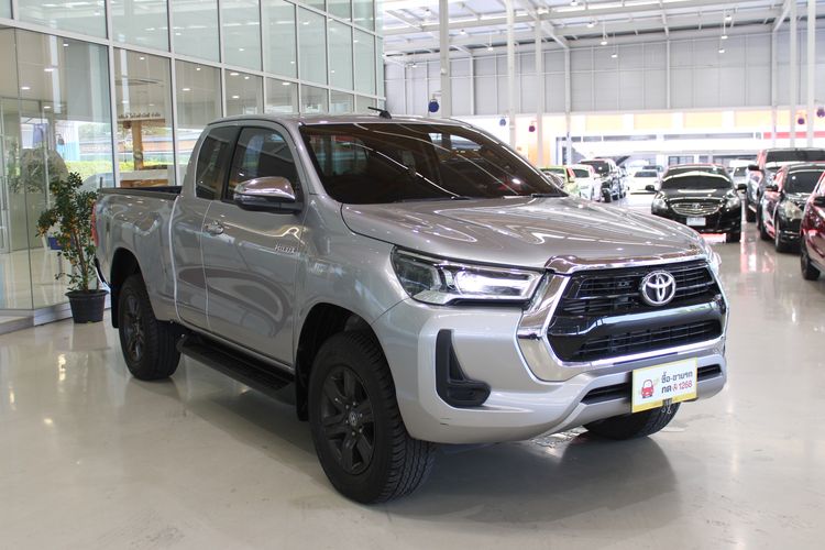 Toyota Hilux Revo 2021 Smart Cab 2.4 Entry Prerunner Pickup ดีเซล ไม่ติดแก๊ส เกียร์อัตโนมัติ บรอนซ์เงิน รูปที่ 2