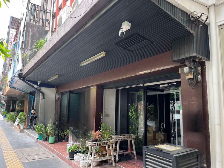 TD803 ให้เช่าอาคารพาณิชย์ 2 คูหา ติดถนนสุขุมวิท 200 ม. จาก BTS ทองหล่อ 5 ชั้น หน้ากว้าง 8 ม. อาคารพาณิชย์ทำเลทองบนถนนสุขุมวิท รูปที่ 2