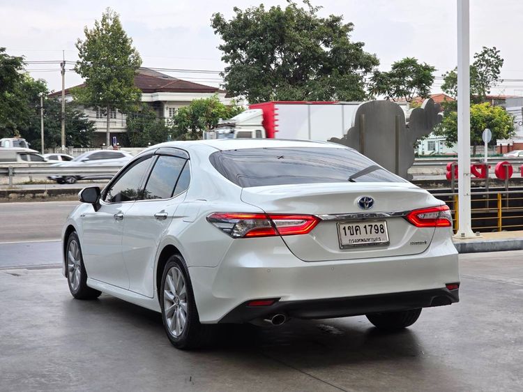 Toyota Camry 2020 2.5 Hybrid Premium Sedan ไฮบริด ไม่ติดแก๊ส เกียร์อัตโนมัติ ขาว รูปที่ 4