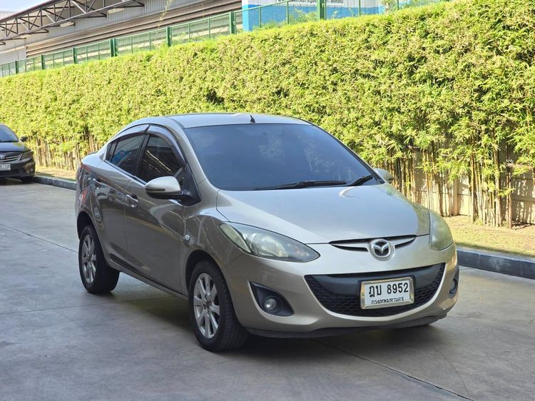 รถ Mazda Mazda 2 1.5 Groove สี บรอนซ์ทอง