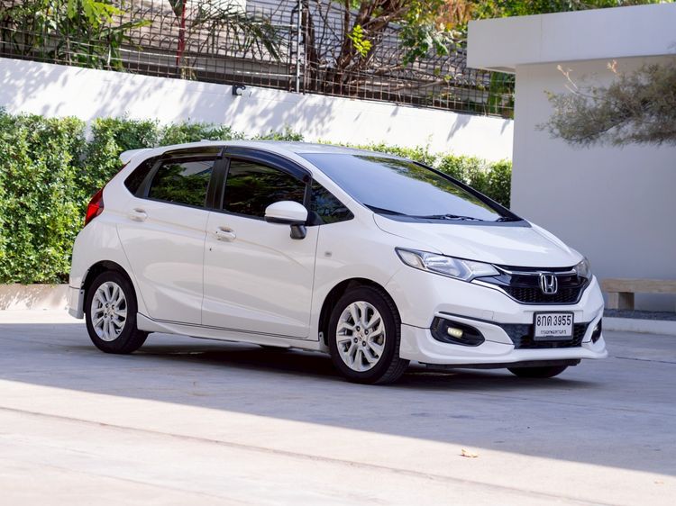 รถ Honda Jazz 1.5 V Plus i-VTEC สี ขาว