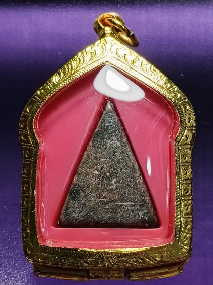 พระนางเสน่ห์จันทร์ ขุดพบได้ที่กรวัดตาเถรขึงหนัง จ.สุโขทัย องค์นี้สภาพสวยมากมีหน้าตาเนื้อเข้มจัดมาก พบจากกรุน้อยมาก รูปที่ 2