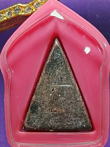 พระนางเสน่ห์จันทร์ ขุดพบได้ที่กรวัดตาเถรขึงหนัง จ.สุโขทัย องค์นี้สภาพสวยมากมีหน้าตาเนื้อเข้มจัดมาก พบจากกรุน้อยมาก รูปที่ 4