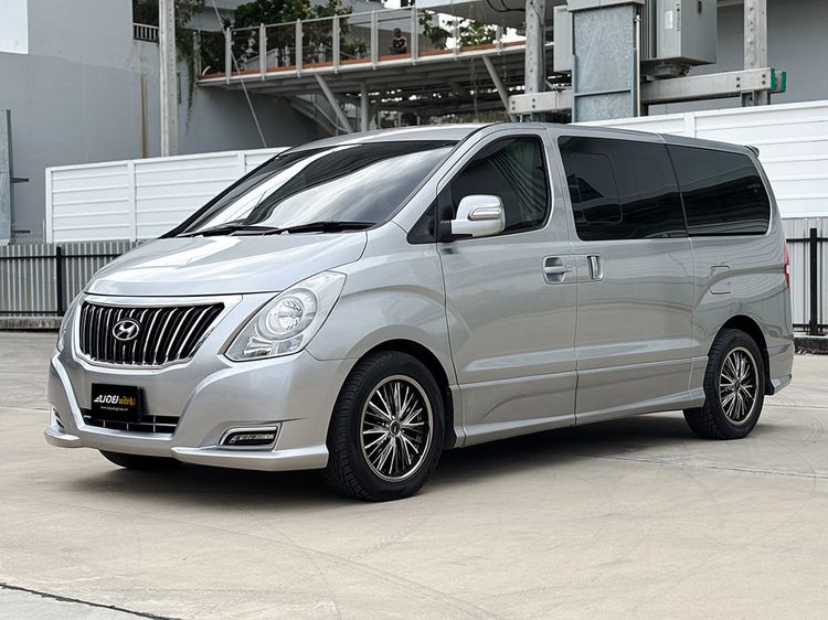 Hyundai H-1  2018 2.5 Elite Utility-car ดีเซล ไม่ติดแก๊ส เกียร์อัตโนมัติ บรอนซ์เงิน