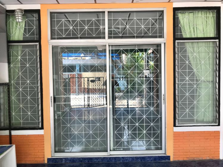 🏠 บ้านเช่าราคาถูก ติดรถไฟฟ้า BTS เป็นบ้านทาวน์เฮ้าส์ 2 ชั้น เนื้อที่ 16 ตรว. 2 ห้องนอน 2 ห้องน้ำ ตกแต่งใหม่สวยหรู พร้อมแอร์ 