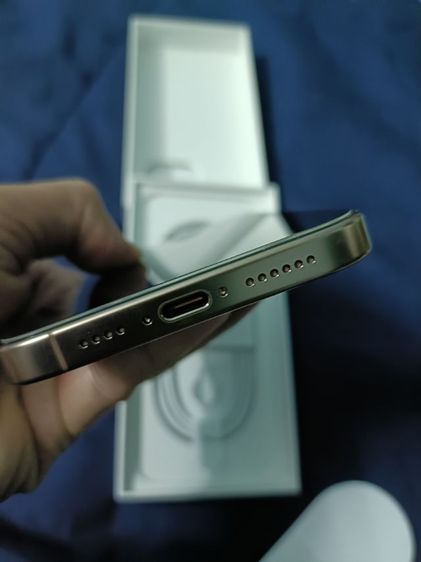 256 GB IPhone 16 Pro max 256GB  สี Desert thaitanium ทะเลทราย เครื่องสวยไร้รอย มีเครื่อง อุปกรณ์ครบกล่องมีสายชาร์จ
