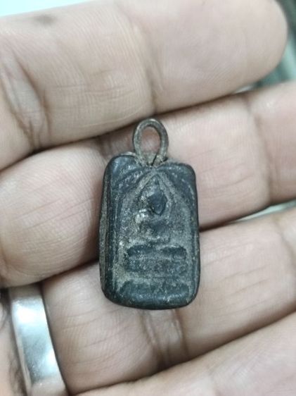 หลวงปู่ศุข เนื้อผงใบลาน,
พระปิดตาเนื้อผงใบลานหลงรักเก่า