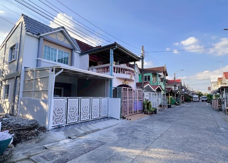 ตกแต่งครบ ทาวน์เฮาส์ มีนบุรี หทัยราษฎร์ หมู่บ้าร่มทิพย์ ทำเลหลังมุม ใกล้โรงเรียนโชคชัย  รูปที่ 2