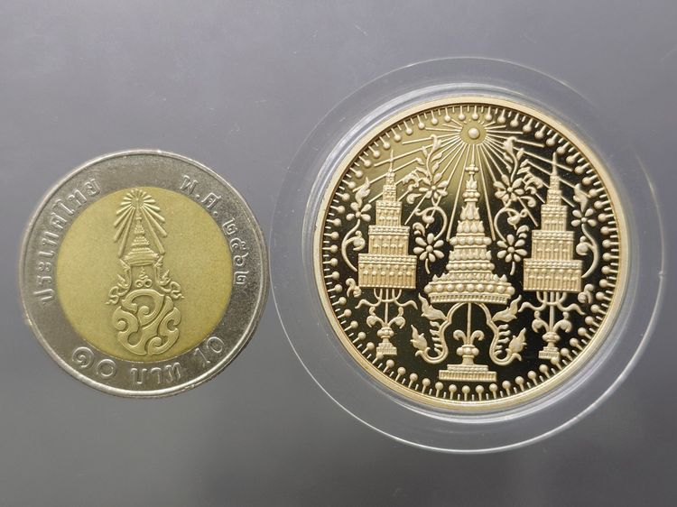 เหรียญพระแก้วมรกต ทรงเครื่อง 3 ฤดู พระจอมเกล้าๆ ปี 2538 เนื้อเงินขัดเงา ขนาด 3.2 ซม. พร้อมกล่องเดิม รูปที่ 6