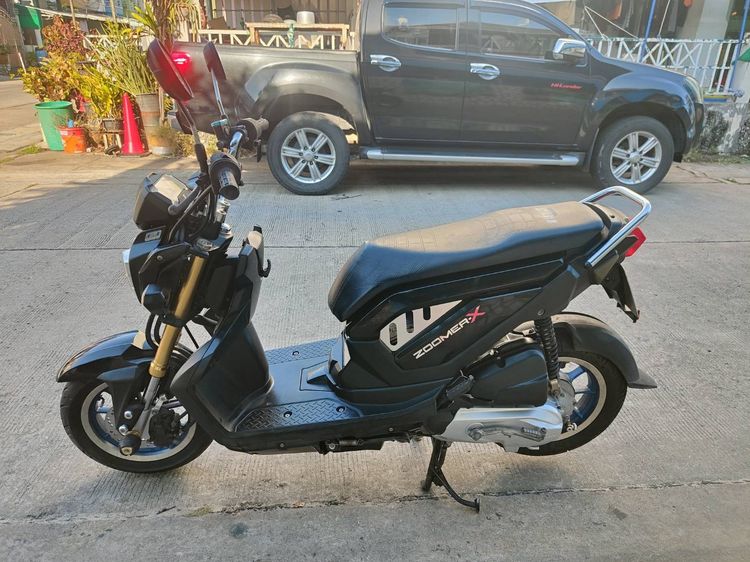 🛵ยังไงก็ขาย ZOOMER-X ปี 56 เครื่องดี สีสวย สตาร์ทมือ เล่มชุดโอนครบ+เปลี่ยนถ่ายน้ำมันเครื่องฟรี ส่งฟรี30 ก.ม รูปที่ 2