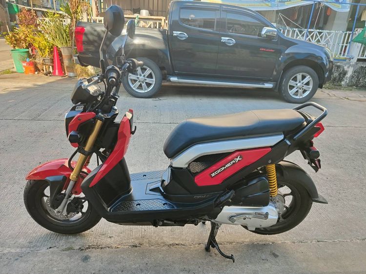 🛵ยังไงก็ขาย ZOOMER-X ปี 56 เครื่องดี สีสวย สตาร์ทมือ เล่มชุดโอนครบ+เปลี่ยนถ่ายน้ำมันเครื่องฟรี ส่งฟรี30 ก.ม รูปที่ 2