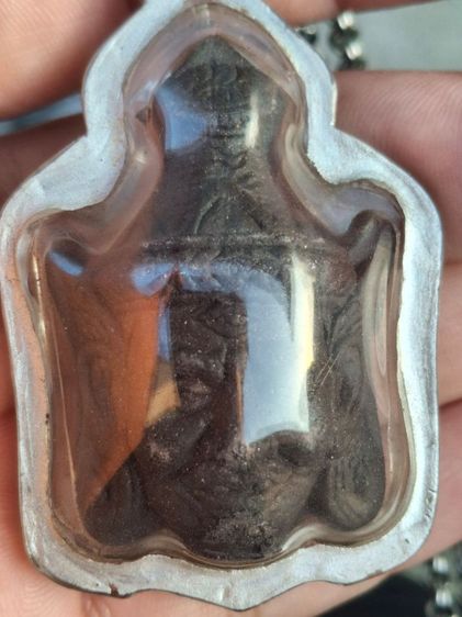 	เศียรพ่อปู่ฤาษีสิงห์สมิงพราย เนื้อดินหน้าตะโพน ด้านหลังฝังตะกรุดเงิน 1 ดอก