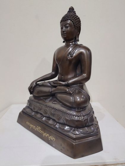 พระพุทธวชิโรภาสศาสดา ขนาดบูชา หน้าตัก 5 นิ้ว เนื้อทองเหลืองรมดำ ที่ระลึกสำนักงบประมาณ 59 ปี พิธีใหญ่ วัดราชบพิธ พ.ศ.2560 สภาพสวย นอนกล่อง รูปที่ 6