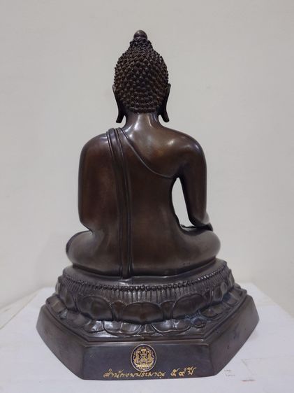 พระพุทธวชิโรภาสศาสดา ขนาดบูชา หน้าตัก 5 นิ้ว เนื้อทองเหลืองรมดำ ที่ระลึกสำนักงบประมาณ 59 ปี พิธีใหญ่ วัดราชบพิธ พ.ศ.2560 สภาพสวย นอนกล่อง รูปที่ 3