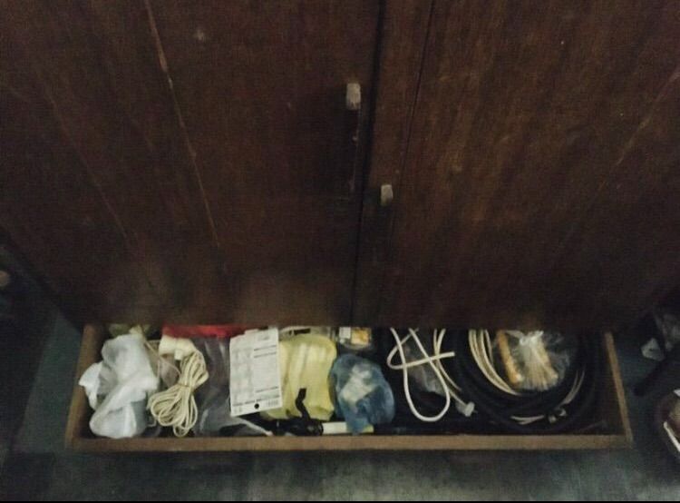 ตู้ไม้สัก กว้าง106ซม. หนา40ซม. สูง114ซม. ด้านบนเป็นส่วนตู้ ด้านล่างมีลิ้นชักยาว รูปที่ 7