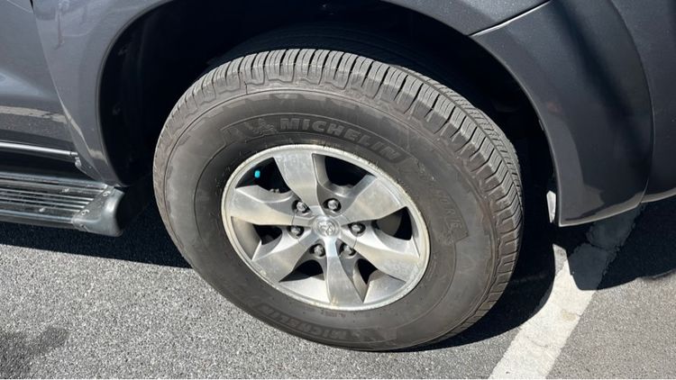 แยกซื้อได้ ล้อเดิมFortuner16” พร้อมยางมิชลิน SuvPlus 265 70r16 ปลายปี23 วิ่งน้อย7,500km สภาพใหม่มาก รูปที่ 3