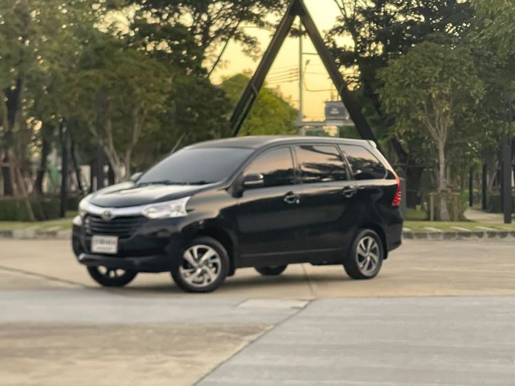 รถ Toyota Avanza 1.5 E สี ดำ