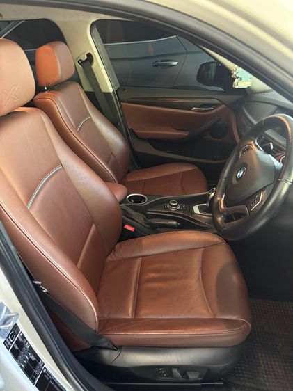 BMW X1 2013 2.0 sDrive20d xLine Sedan ดีเซล ไม่ติดแก๊ส เกียร์อัตโนมัติ ขาว รูปที่ 2