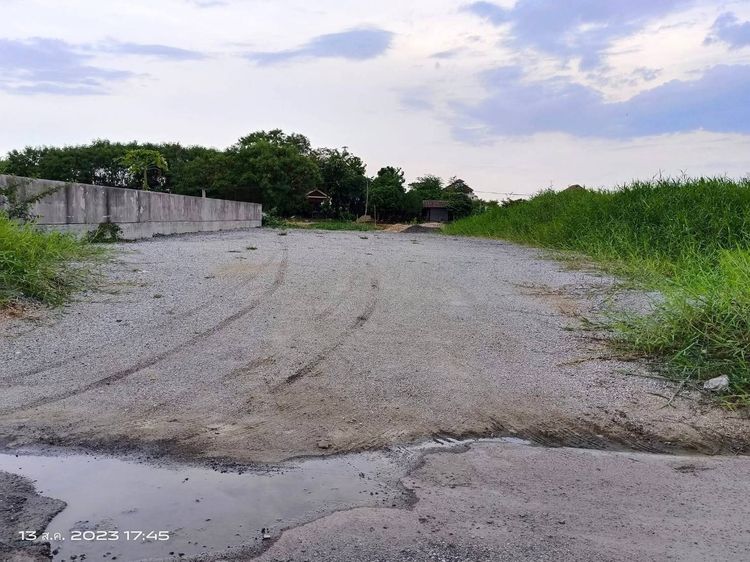 ให้เช่าที่ดิน (ถมแล้ว สูง 1 เมตร ) ซอยฉลองกรุง 15 ไกล้นิคมอุตสาหกรรมลาดกระบัง พื้นที่ขนาด 100 ตร.วา.  อยู่ห่างจากปากซอย100 ม.  รูปที่ 2