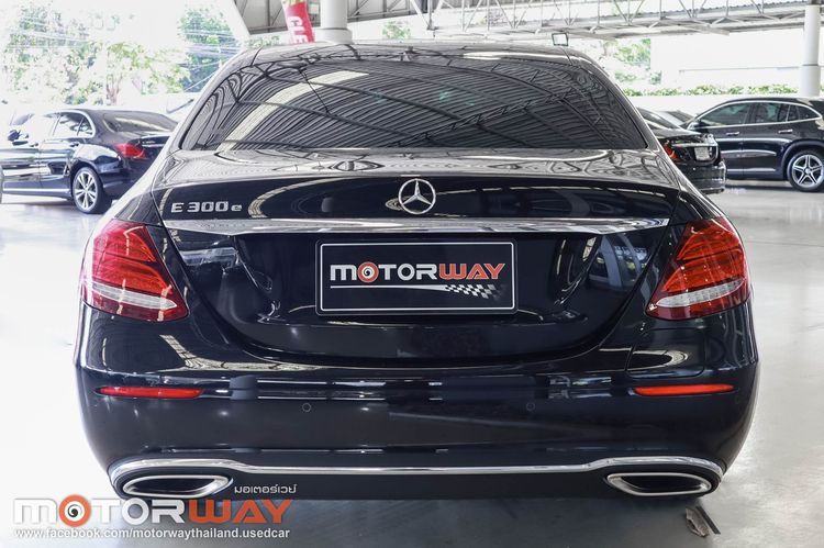 Mercedes-Benz E-Class 2020 E300e Sedan ปลั๊กอินไฮบริด (PHEV) เกียร์อัตโนมัติ ดำ รูปที่ 4