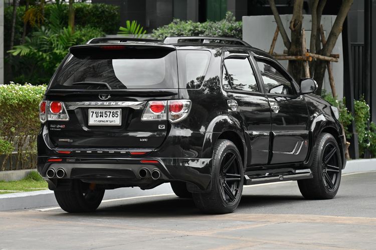 Toyota Fortuner 2013 3.0 V 4WD Utility-car ดีเซล ไม่ติดแก๊ส เกียร์อัตโนมัติ ดำ รูปที่ 4