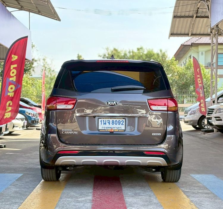 Kia Grand Carnival 2017 2.2 EX Utility-car ดีเซล ไม่ติดแก๊ส เกียร์อัตโนมัติ น้ำตาล รูปที่ 4