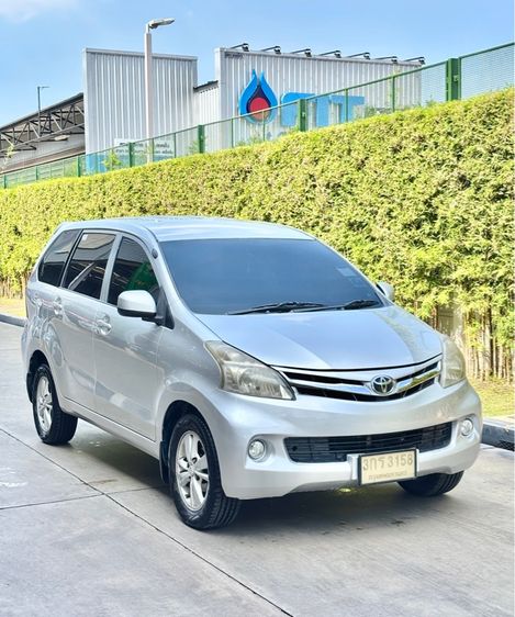 รถ Toyota Avanza 1.5 G สี บรอนซ์เงิน