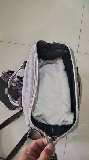 กระเป๋าสะพายข้างanello แท้  รูปที่ 16