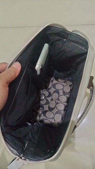 กระเป๋าสะพายข้างanello แท้  รูปที่ 15