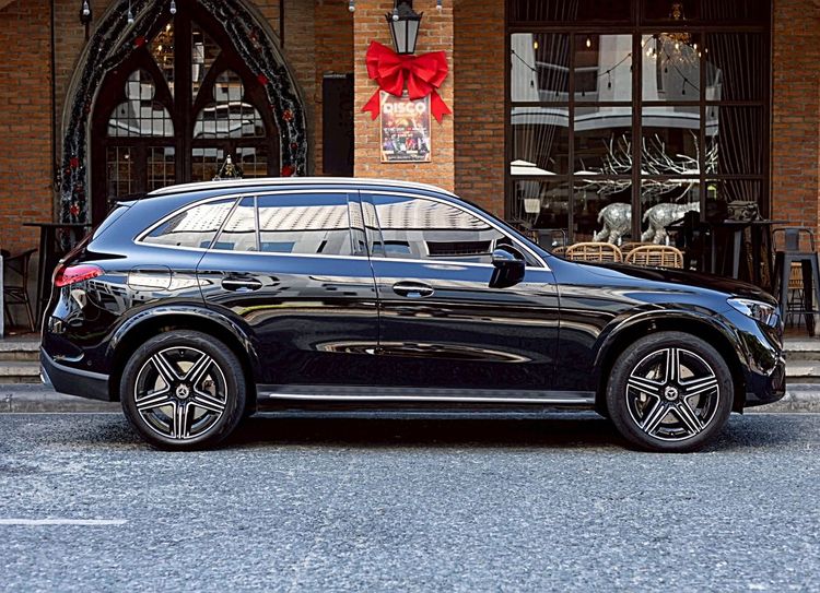 Mercedes-Benz GLC-Class 2023 GLC350e Sedan เบนซิน ไม่ติดแก๊ส เกียร์อัตโนมัติ ดำ รูปที่ 3