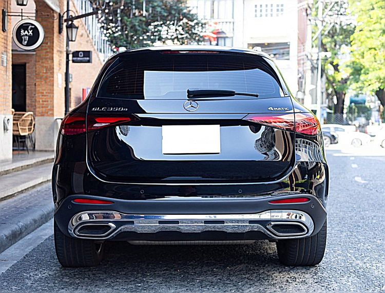 Mercedes-Benz GLC-Class 2023 GLC350e Sedan เบนซิน ไม่ติดแก๊ส เกียร์อัตโนมัติ ดำ รูปที่ 4