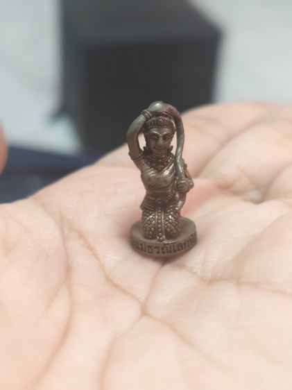 พระแม่ธรณีองค์เล็ก หลวงปู่หงษ์