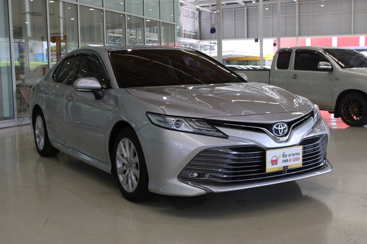 รถ Toyota Camry 2.5 Hybrid สี บรอนซ์เงิน