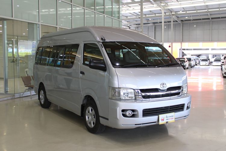 รถ Toyota Commuter 2.5 สี บรอนซ์เงิน