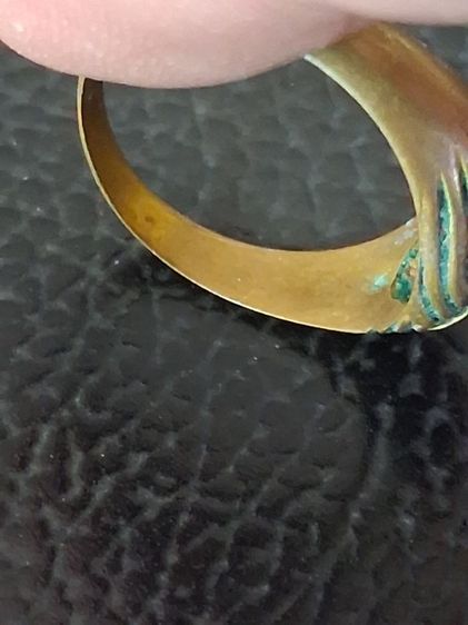 แหวนตะกร้อ หลวงพ่อขวัญ เนื้อทองเหลือง วัดบ้านไร่ จ.พิจิตร

 รูปที่ 7