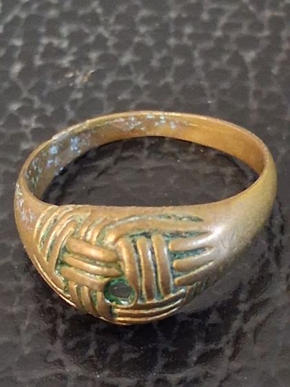 แหวนตะกร้อ หลวงพ่อขวัญ เนื้อทองเหลือง วัดบ้านไร่ จ.พิจิตร

