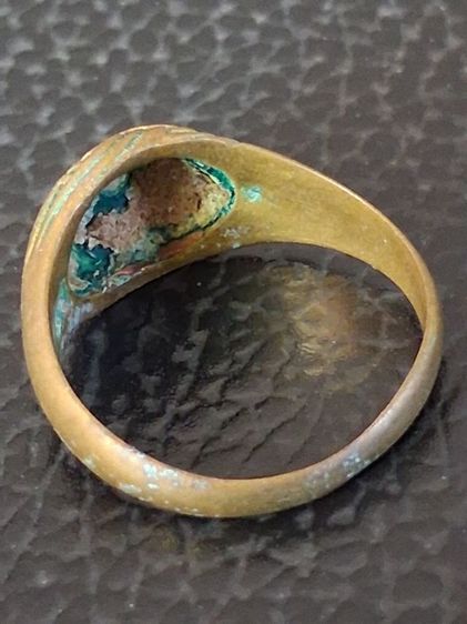 แหวนตะกร้อ หลวงพ่อขวัญ เนื้อทองเหลือง วัดบ้านไร่ จ.พิจิตร

 รูปที่ 3