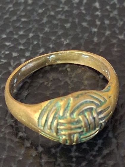 แหวนตะกร้อ หลวงพ่อขวัญ เนื้อทองเหลือง วัดบ้านไร่ จ.พิจิตร

