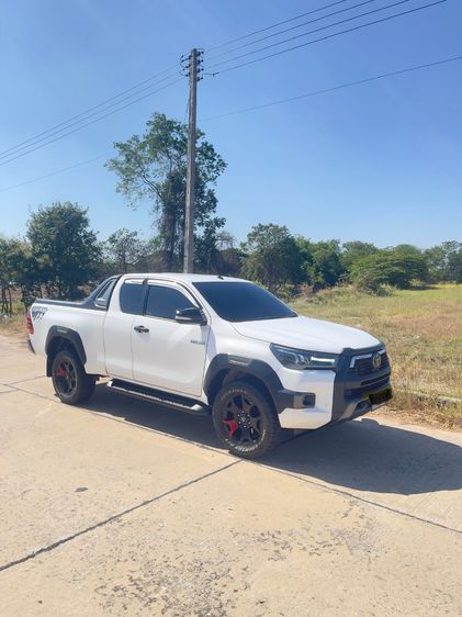 รถ Toyota Hilux Revo 2.4 Prerunner G สี ขาว