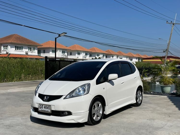 Honda Jazz 2011 1.5 V i-VTEC Sedan เบนซิน ไม่ติดแก๊ส เกียร์อัตโนมัติ ขาว
