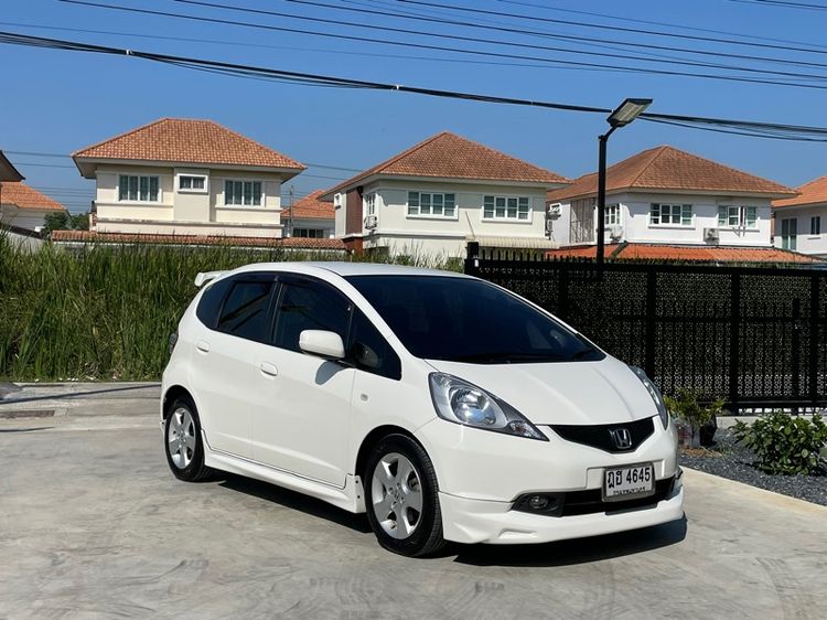 Honda Jazz 2011 1.5 V i-VTEC Sedan เบนซิน ไม่ติดแก๊ส เกียร์อัตโนมัติ ขาว รูปที่ 3