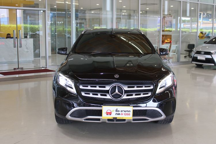 Mercedes-Benz GLA-Class 2019 GLA200 Sedan เบนซิน ไม่ติดแก๊ส เกียร์อัตโนมัติ ดำ รูปที่ 3