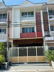 ขายทาวน์เฮาส์ 3 ชั้น  อาเคเดีย พาร์ควิลล์ รามคำแหง-ร่มเกล้า 