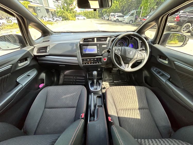 Honda Jazz 2017 1.5 RS i-VTEC Sedan เบนซิน ไม่ติดแก๊ส เกียร์อัตโนมัติ ขาว รูปที่ 2