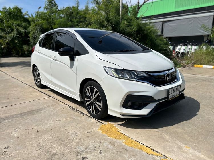 Honda Jazz 2017 1.5 RS i-VTEC Sedan เบนซิน ไม่ติดแก๊ส เกียร์อัตโนมัติ ขาว