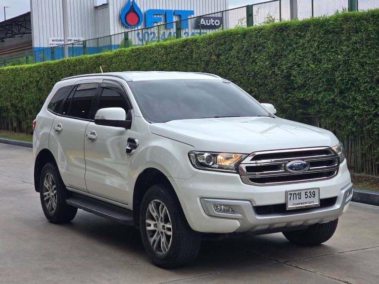 รถ Ford Everest 2.2 Titanium สี ขาว