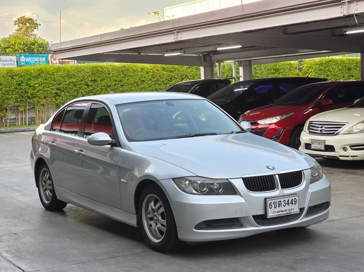 รถ BMW Series 3 318i สี เงิน