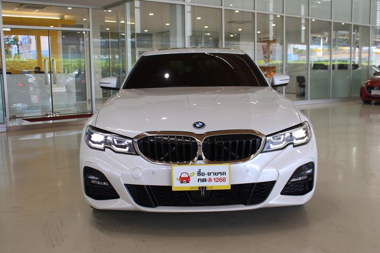 BMW Series 3 2021 330e Sedan ปลั๊กอินไฮบริด (PHEV) ไม่ติดแก๊ส เกียร์อัตโนมัติ ขาว รูปที่ 3