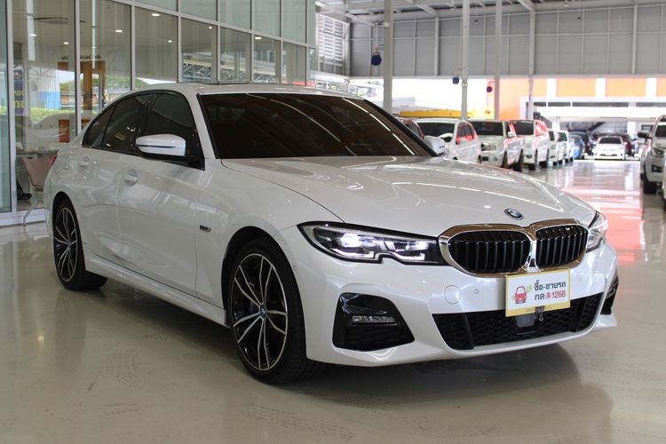 BMW Series 3 2021 330e Sedan ปลั๊กอินไฮบริด (PHEV) ไม่ติดแก๊ส เกียร์อัตโนมัติ ขาว รูปที่ 4